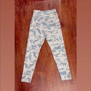 NEW white grey leopard print pattern yoga leggings